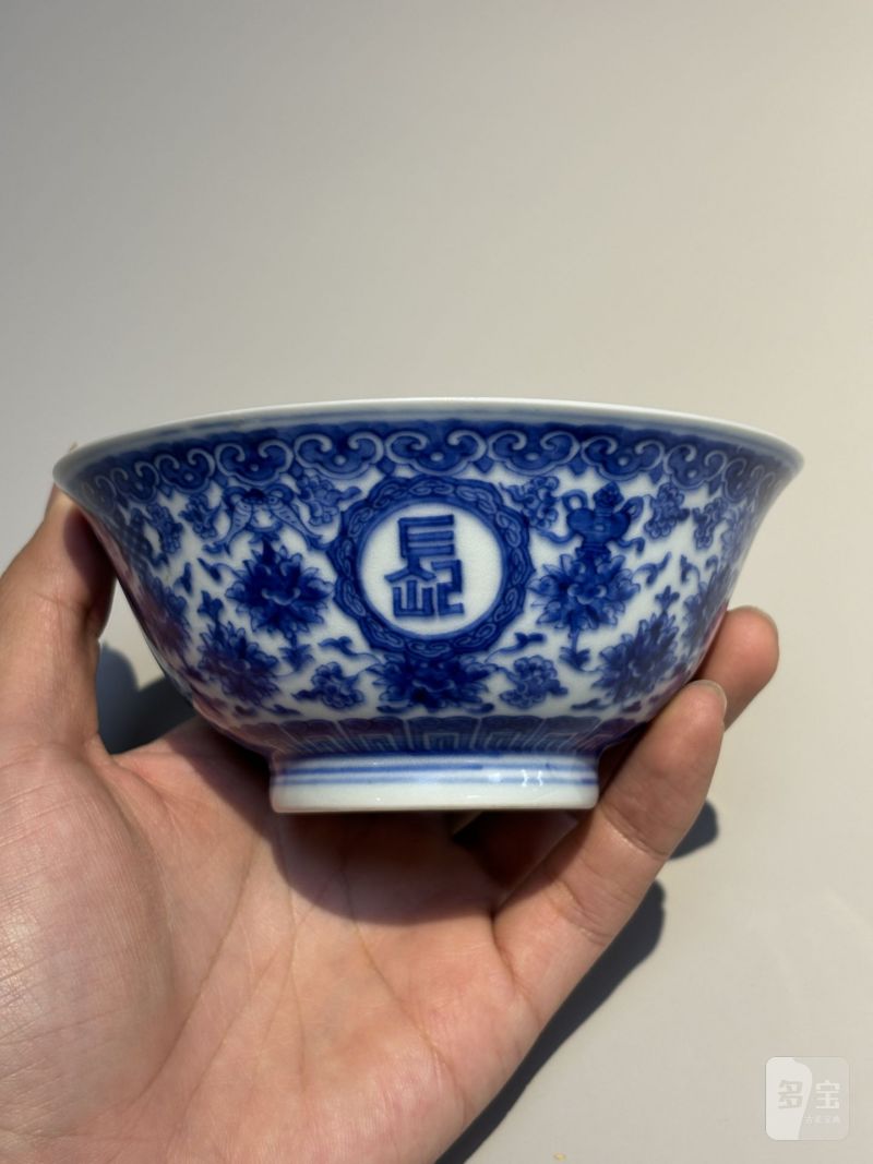    清乾隆 青花缠枝八宝山高水长纹碗 - 图6